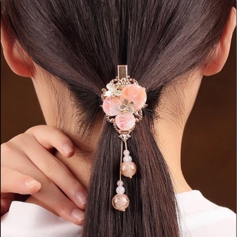 Super Elegant JADE Haipin to Enhance your Casual or Night Our Hair look - Picture 3 of 6